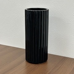 花瓶　黒　陶器　円柱