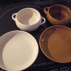 陶器　プレート　小皿　ブラウン色・クリーム色　ペア