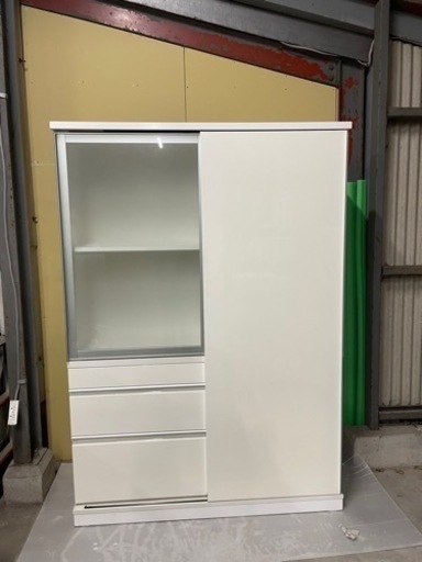 新生活応援 値下げ中‼️ 高級家具‬ 美品 スライドドア カリモク家具 収納棚 食器棚 大人気色 キッチンボード ホワイト