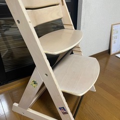 子供の木の椅子の出品です