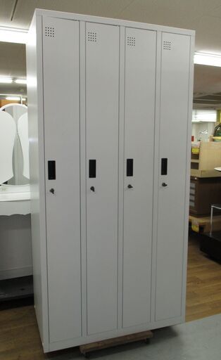 R208 スチールロッカー 鍵付き 4人用 更衣  幅90cm Used・美品