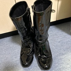 エナメル素材　ブーツ　23センチ　黒