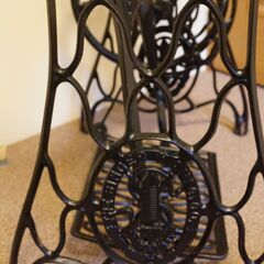 足踏みミシン　テーブル　SINGER　網目