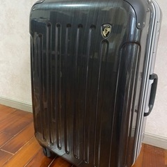 黒スーツケース 65Ｌ程度