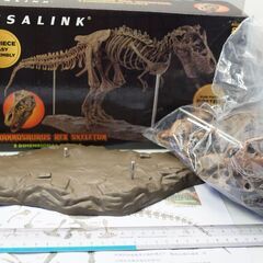 ティラノサウルス　化石　フィギュア　60ピース