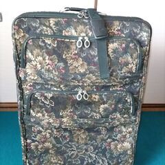 旅行用スーツケース（ゴブラン織りの年代物）