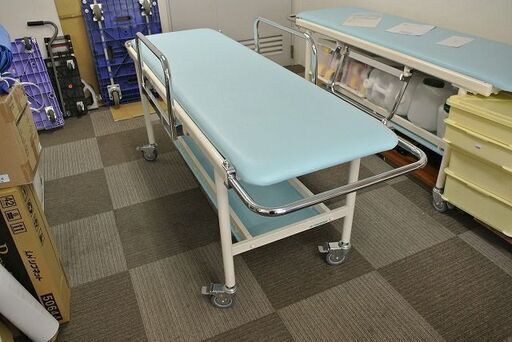 高田ベット　ほぼ未使用の医療用ストレッチャー（マットカラー：ブルー）
