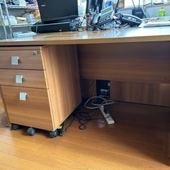 机・オフィス机と椅子