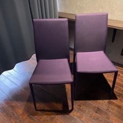 紫色の椅子です。