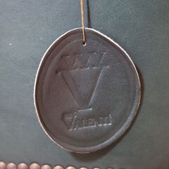 IDC OTSUKA(大塚家具)取り扱いの高級ブランドVARO,S.A. VALENTI(バロッサバレンティ)の総皮革 ハイバックシングルソファー。クラシカルなアンティーク調の1人掛けソファ♪