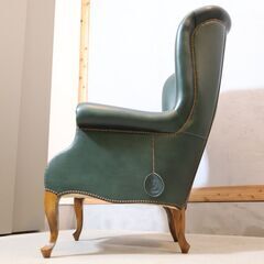 IDC OTSUKA(大塚家具)取り扱いの高級ブランドVARO,S.A. VALENTI(バロッサバレンティ)の総皮革 ハイバックシングルソファー。クラシカルなアンティーク調の1人掛けソファ♪