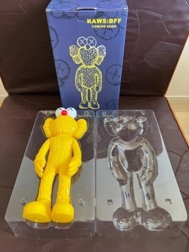 カウズ kaws エルモ フィギュア イエロー　セサミストリート