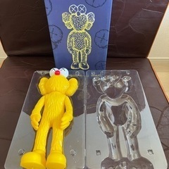 カウズ kaws エルモ フィギュア イエロー　セサミストリート