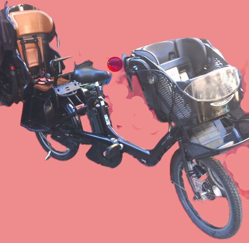 371土日もお子様と土足のままご試乗可能です。バカ親切な電動自転車屋  ️２６インチ、２０インチ、チャイルドシート、２人乗り、３人乗り、各種・電動自転車    安心保障の３カ月・無料交換保証、１００日間・点検無料サービス付き  オプション無料。後ろチャイルドシートをかごに変更して１人乗りに変更も可能です。  １回の充電で３０ｋｍ以上の走行が可能です。山手線を半周くらいの距離を走れます。  バッテリーは、新品の９０％以上の性能を保持していて、コンディション良好です。  ２