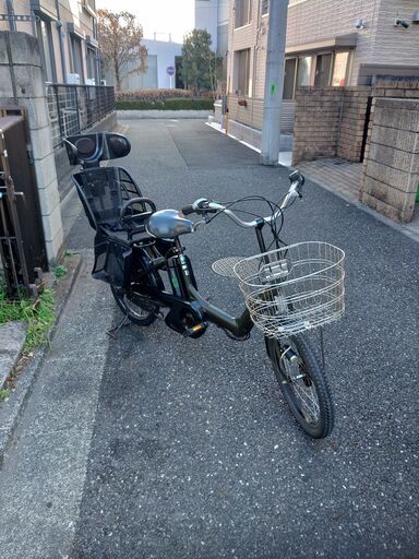 240️２０インチ、チャイルドシート、２人乗り、３人乗り、１人乗り電動自転車  バカ良心的な電動自転車屋　️安心の無料保証、点検サービス付き  電動自転車・リサイクル専門店　　ご試乗をしてから、ご購入できます。  土日もお子様と土足のまま、いろいろなタイプの電動自転車のご試乗可能です。  後ろチャイルドシートを大きめのかごに変更のオプション無料です。  バッテリーは新品の９０％以上の性能です。  １回の充電で３０Ｋｍ程度走行可能でコンディション良好で