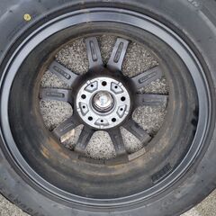 急な雪にも安心! 一年中装着のオールシーズンタイヤ,205/60R16,
