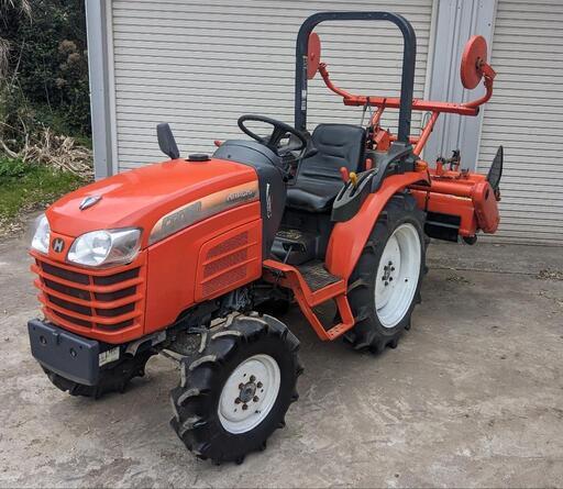 鹿児島発　日立(クボタ）トラクターCTX180(KB18）　後輪タイヤ新品、爪新品