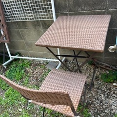 ガーデンテーブルと椅子