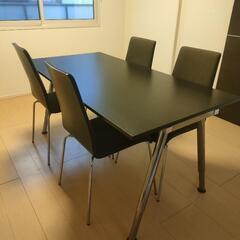 IKEAのダイニングテーブルと椅子4脚セット
