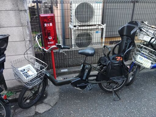 379️20インチ、26インチ、チャイルドシート、２人乗り、３人乗り、各種自転車    安心保障の１００日間・点検無料サービス付き、３カ月・無料交換保証、  土日もお子様と土足のままご試乗可能です。バカ親切な電動自転車屋  オプション無料。後ろチャイルドシートをかごに変更して１人乗りに変更も可能です。  １回の充電で３０ｋｍ以上の走行が可能です。山手線を半周くらいの距離を走れます。  バッテリーは、新品の９０％以上の性能を保持していて、コンディション良好です。  ２０イ