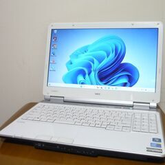 NEC人気のホワイトカラー  高性能i3搭載 高速SSD＋HDD...