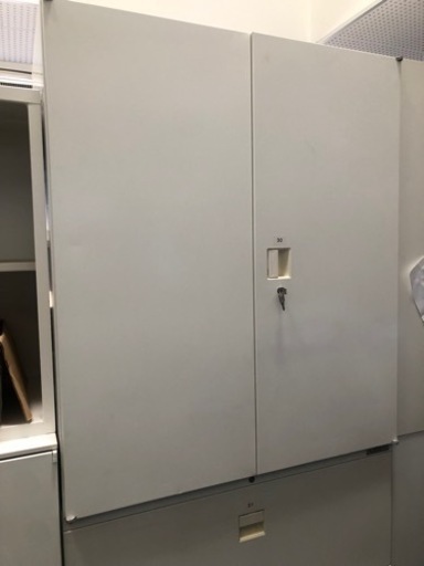 GY210 キャビネット　開戸タイプ　鍵付き　オカムラ　在庫複数あり