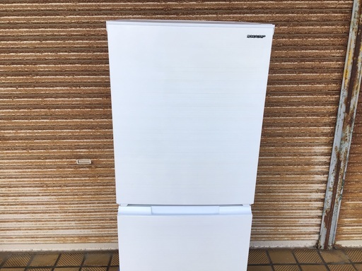 2月12日引き渡し予定者決定　シャープ製高年式　美品　１５２L  扉両開きタイプ　２０２１年製　安心取り引き
