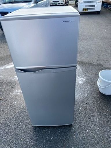 福岡市内配送無料　シャープ SHARP SJ-H12W-S [直冷式冷蔵庫 （118L・右開き） 2ドア シルバー系]