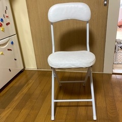 3/4まで、ニトリ折りたたみ椅子　ホワイト　モノトーン　シンプル
