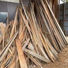木材！薪ストーブにどうですか。