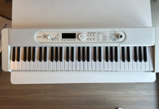 カシオ電子ピアノ　光るナビゲーション　LK-520