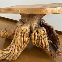木のテーブル