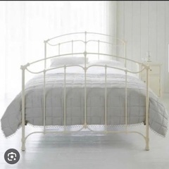 商談中！【ローラアシュレイ】セミダブルベッドフレーム