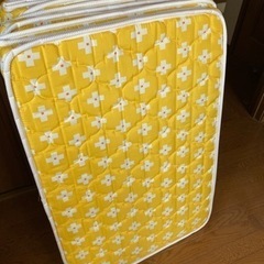 相談中。2段ベット 専用マットレス2枚付き