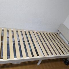 【ネット決済】シングルベッド、使用期間1年半。白木できれい。ベッ...