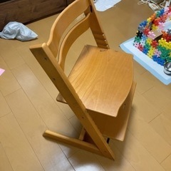 STOKKE 子ども椅子　４千円(定価4万円)