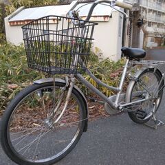 ブリジストン　大きなカゴ付き２２インチの自転車です。内装３段ギア...