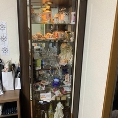 家具屋さんで10万円で購入！ガラス張り棚✨