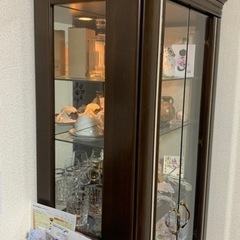 家具屋さんで10万円で購入！ガラス張り棚✨