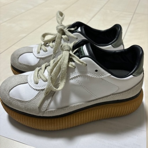 オニツカタイガー　デレシティ　スニーカー23.5cm美品
