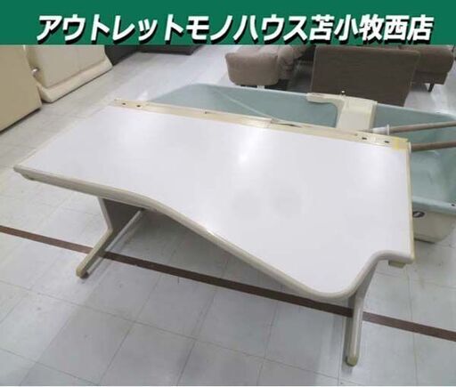 現状品 okamura 事務机 幅140×奥行89×高さ71cm グレー系 引出し付き オフィスデスク オフィス用品 会社 学校 オカムラ 苫小牧西店