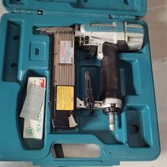 マキタ Makita 仕上釘打 AF502 ケース付き 常圧 釘...