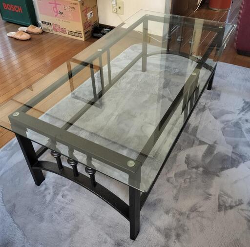 ガラステーブル (約120cm x 約61cm x 約41cm)