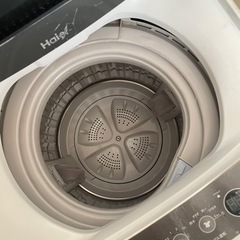古い通常の状態のハイアールの洗濯機