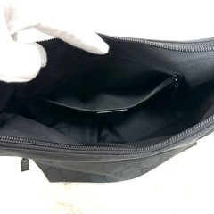 美品】 【訳あり】GUCCI ハーフムーン ワンショルダーバッグ ブラック