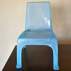 子供用　プラスチック椅子　差し上げます！