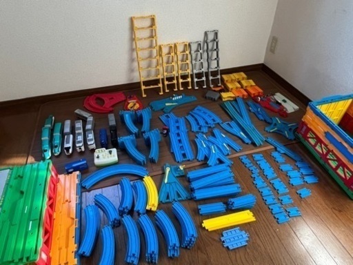 プラレール大量 専用おもちゃ箱×2