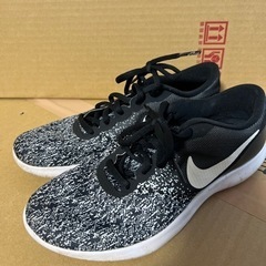 NIKE スニーカー　24.5cm