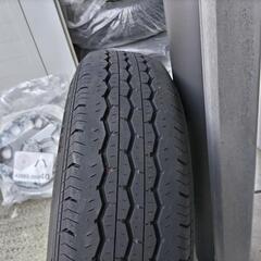 ハイエース新車外しノーマルタイヤ