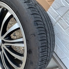 値下げしました夏
タイヤ　ホイール付4本➕１本